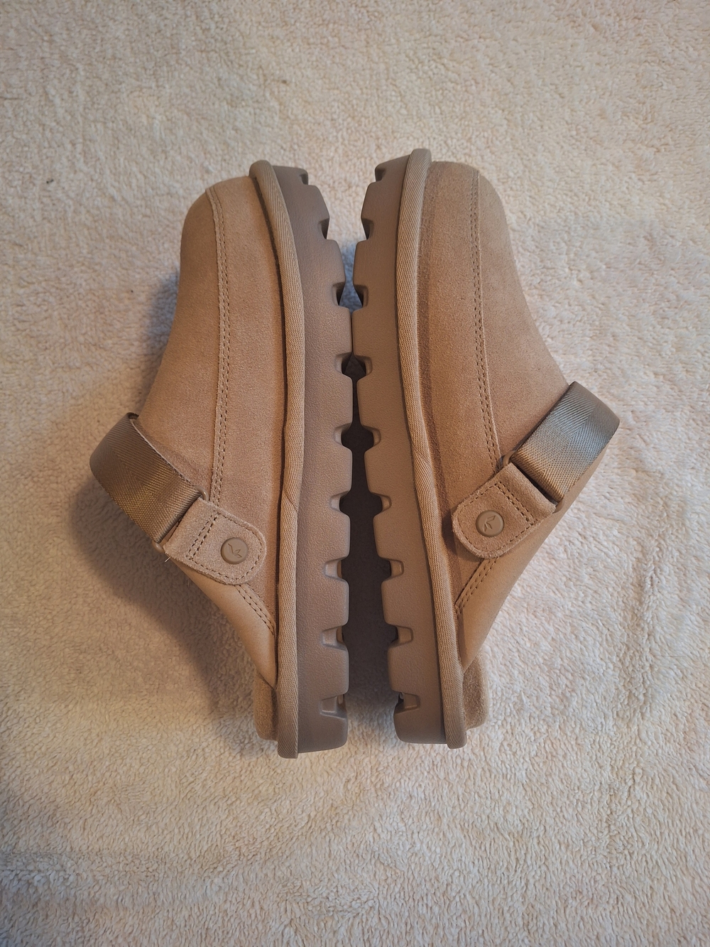 UGG Koolaburra Tan Suede Clog. Adjustable Strap. Only Worn Once. Sz 10 - Picture 4 of 8